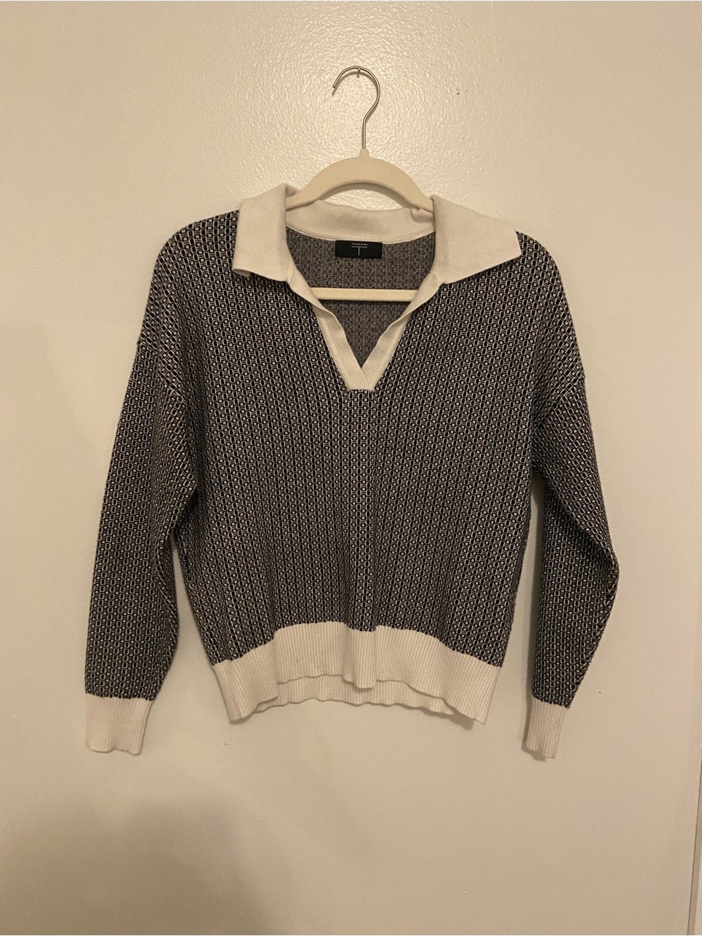 Tahari Two-Tone Knit Polo Sweater - Black/White Geometric Long Sleeve V-Neck S